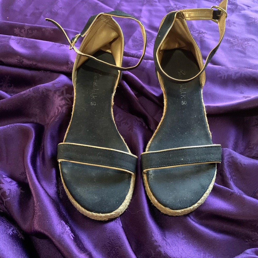 Wedge sadals
